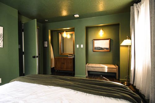 Green Bedroom — King