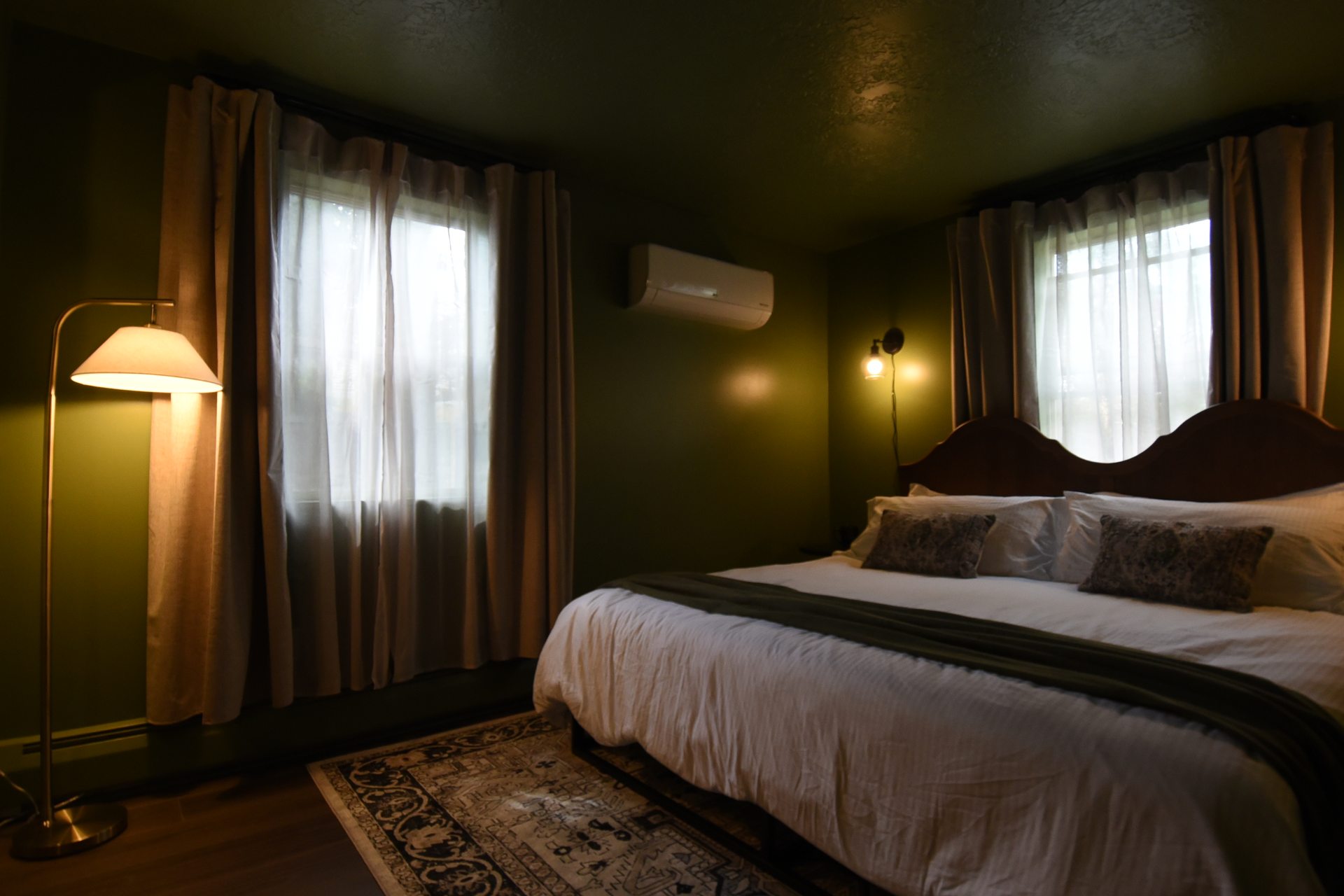 Green Bedroom — King