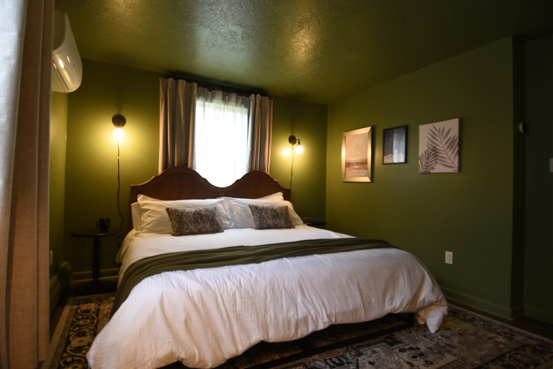 Green Bedroom — King
