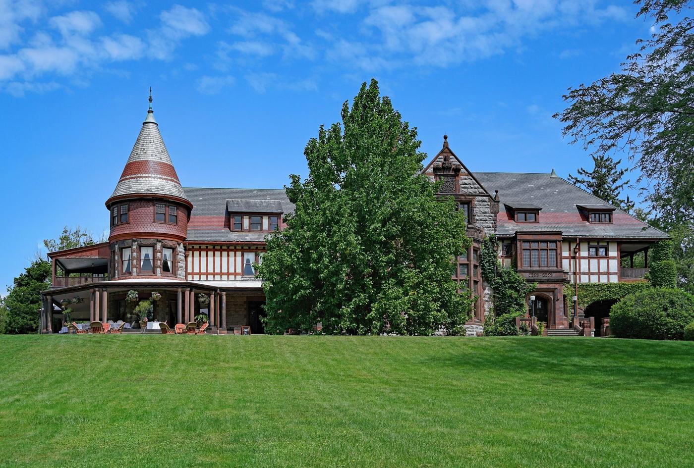 Sonnenberg Gardens and Mansion in summer